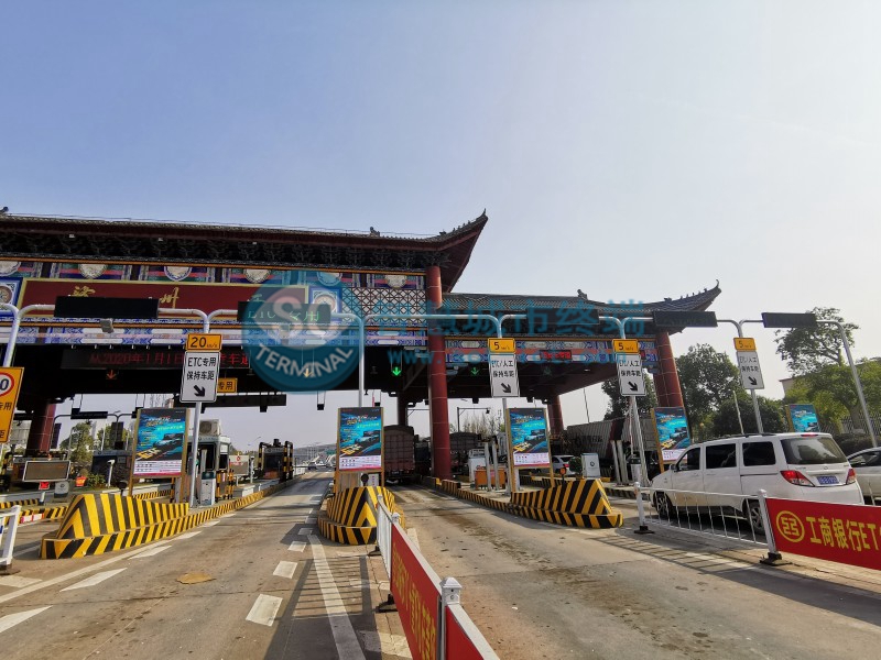 江西赣州收费站高速落地LED广告机1