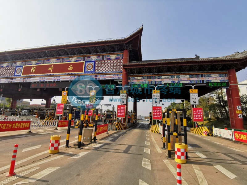 江西赣州收费站高速落地LED广告机3