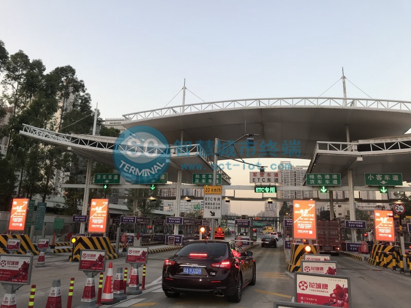 广州花城大道收费站LED广告机3