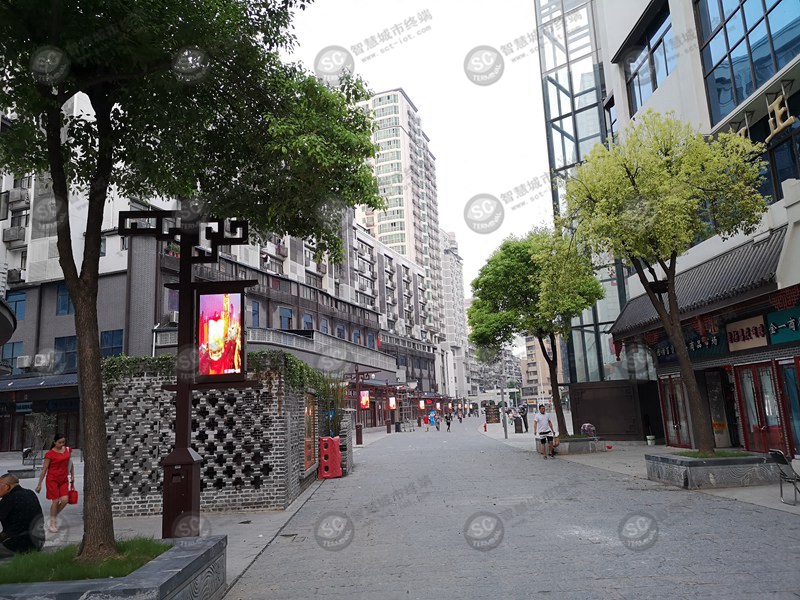 汉正街智慧路灯LED信息发布屏案例