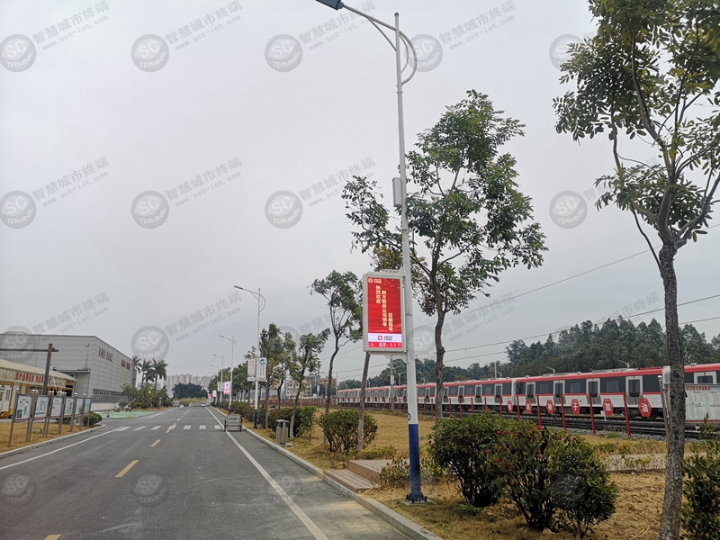 智能灯杆-灯杆屏广告机